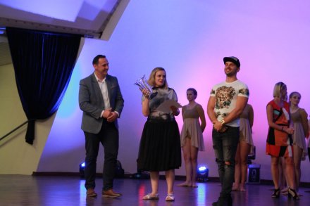 Wręczenie pucharu Burmistrza Miasta Wisła Tomasza Bujoka